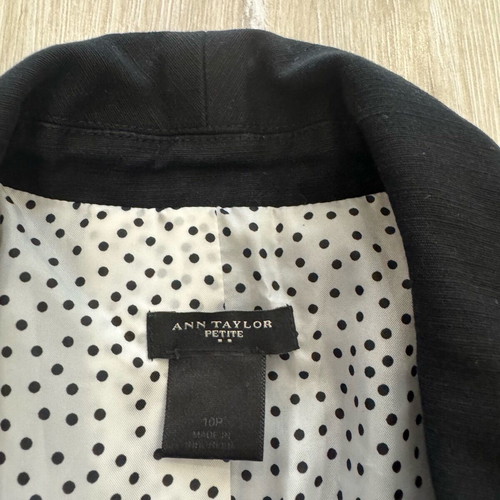 Ann Taylor Petite Women’s Size 10P Black Blazer like new