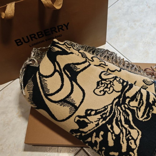 Burberry Equestrian Knight Prorsum Cashmere Blanket Cape Poncho like new