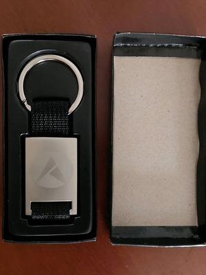 Μεταλλικό μπρελόκ με ιμάντα ασημί σαν καινούργιο