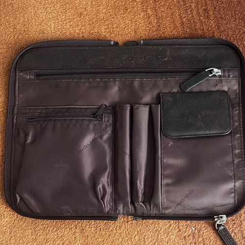 Piquadro leather messenger bag like new, brown