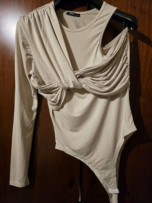 Bodysuit with open shoulder beige L like new