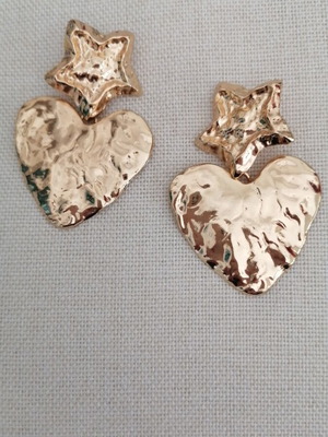 Heart earrings new and unused