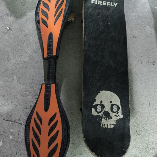 Skateboards used, set of two, 80cm x 20cm and 85cm x 22cm