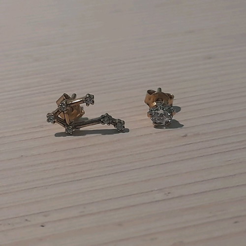 Anna Maria Mazaraki earrings used with Libra zodiac sign