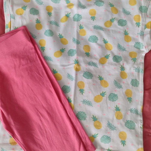 Girls' clothing set like new, colorful, for 5-6 years old
