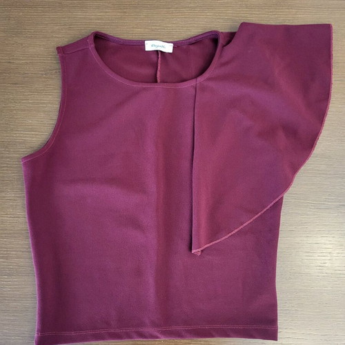 Pack of 4 blouses like new size medium with 1 winter blouse gift
