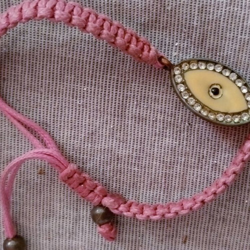 Macrame eye bracelet pink like new