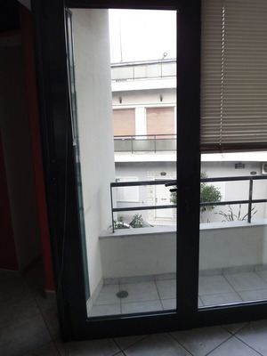 Κουφώματα αλουμινίου μεταχειρισμένα με τζαμάρια και πόρτες