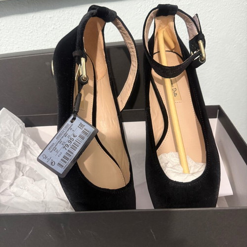 Massimo Dutti ballerinas new, size 37, black velvet with pearl heel