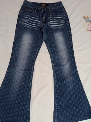 Vintage high-waisted flared jeans with stripes