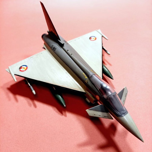Plastic Eurofighter model 1/72 new, painted and armed