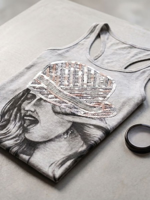 Women's Top with Sequins in Grey, like new, with Gift Eyeshadow