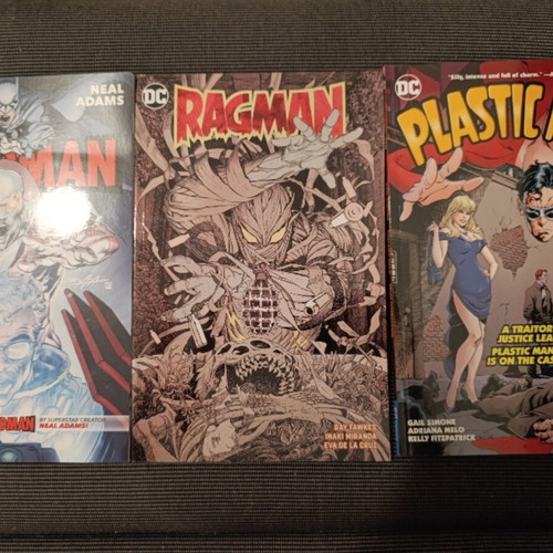 DC comics pack of 3 in English like new