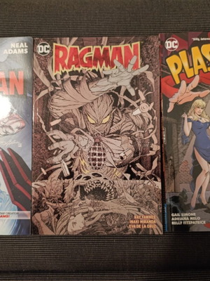 DC comics pack of 3 in English like new