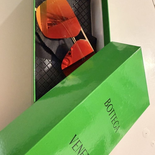Bottega Veneta BV1065S sunglasses like new, multicolor lenses