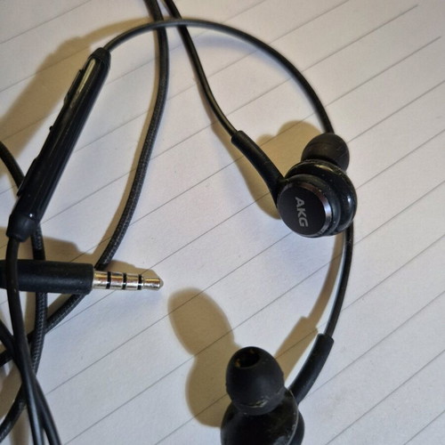 Samsung Tuned by AKG EO-IG955 In-ear Handsfree like new, black with 3.5mm jack
