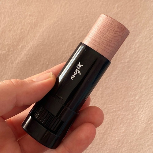 Avon highlighter stick like new