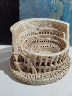 Colosseum figurine used, in very good condition