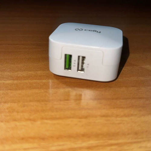 Double USB charger like new