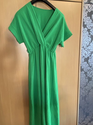 Bright green midi dress with wrap neckline like new