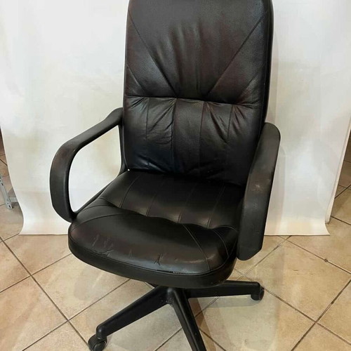 Black office chair with armrests, leatherette, 110x66x50 cm