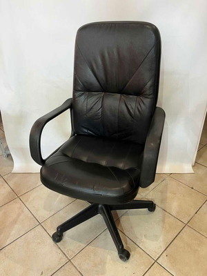 Black office chair with armrests, leatherette, 110x66x50 cm
