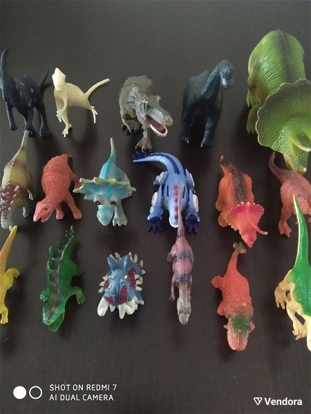  plastiki dinosavri