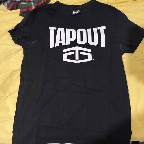 Tapout T-shirt Small used, black