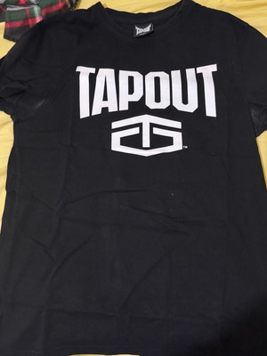 Tapout T-shirt Small used, black