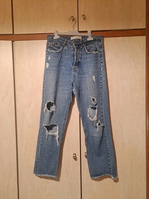 Jeans high-waisted mom pants blue like new with rips and frayed edges