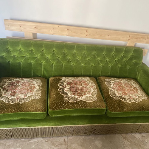 Living room set like new with three-seat sofa and three armchairs