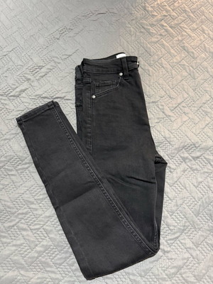 Τζιν παντελόνι Bershka μαύρο σαν καινούργιο, μέγεθος XS