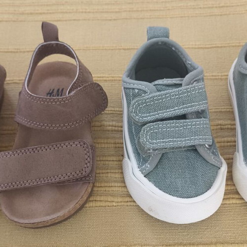 H&M baby shoes for boys size 18-19, beige and green
