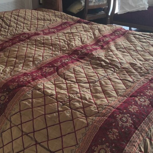 Quilt like new for bed or sofa 2.40 x 2.20 meters