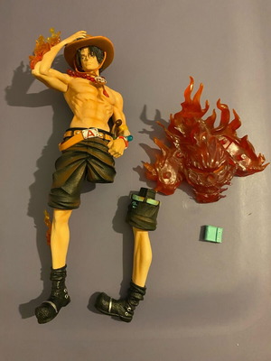 One Piece φιγούρα μεταχειρισμένη, χρειάζεται επιδιόρθωση