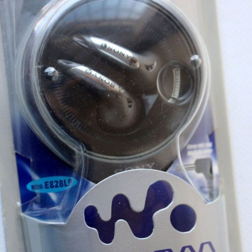 Sony Walkman MDR-E828LP Stereo Dynamic Wired Headphones new