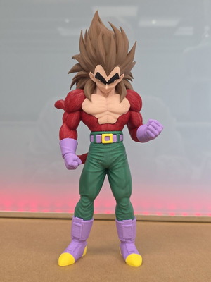 Super Saiyan 4 Vegeta figure like new, height 23 cm