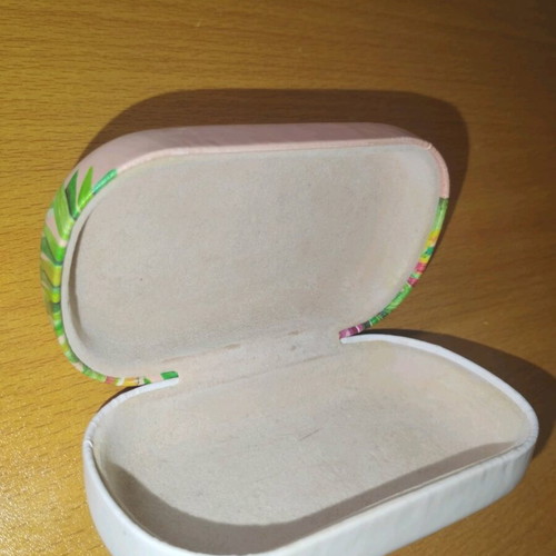 Contact lens case like new, small glasses-type
