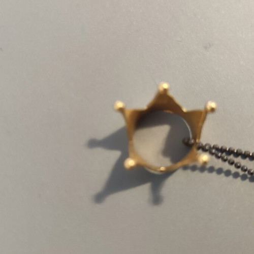 Necklace with 3D gold-plated crown like new, black chain