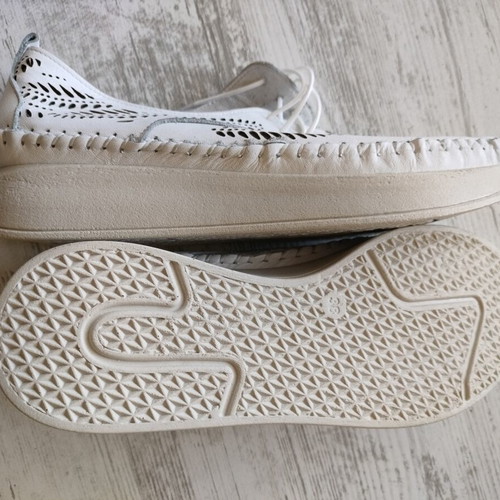 White summer shoes new, natural leather, light and comfortable