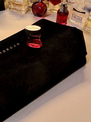 Τσαντάκι καλλυντικών Morgan βελούδινο καινούργιο με μινιατούρα αρώματος δώρο