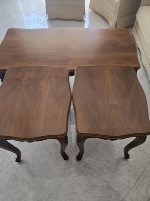 Coffee tables set like new, large and two small