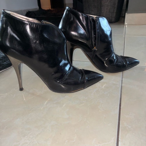 Roberto Cavalli leather ankle boots size 39 like new, black