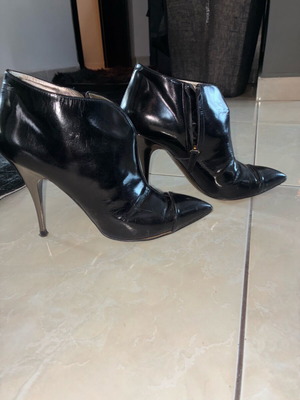 Roberto Cavalli leather ankle boots size 39 like new, black