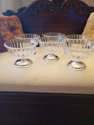 Vintage set of 6 dessert bowls like new, glass with silver base