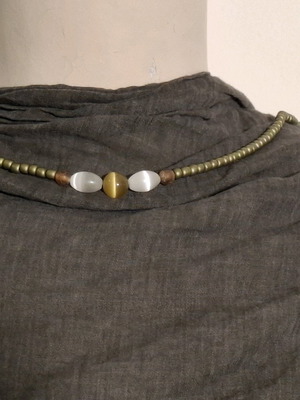 Khaki necklace like new, handmade with white beads, 42 cm length