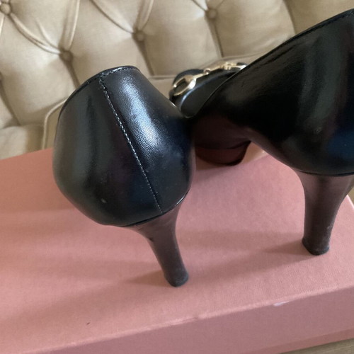 Gucci black pumps size 40