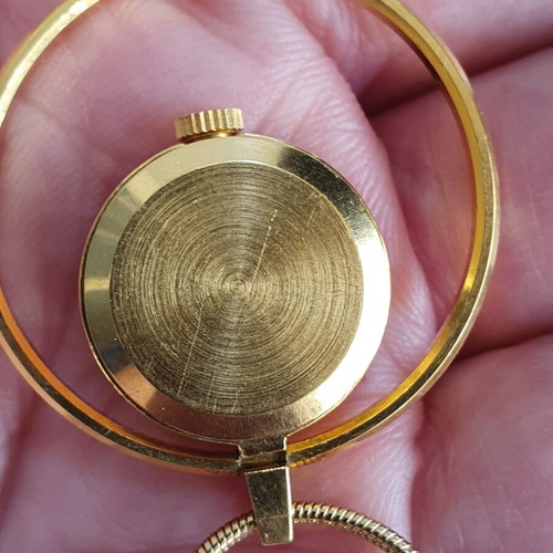 Chaika Vintage 70s-80s Winding Watch Like New, Pink and Gold