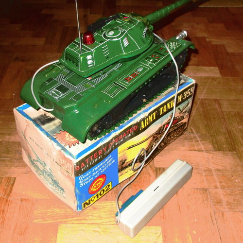 Leopard Battery-Powered Plastic Tank New from Lyra 70s