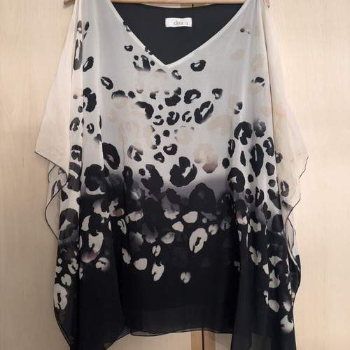 Dina airy blouse tunic leopard print size L/XL like new